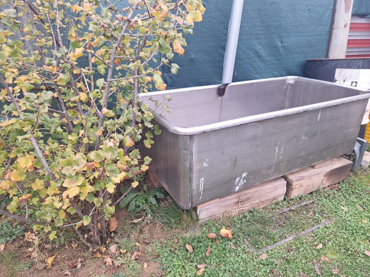 Predám celku 600l nerezovu vanu