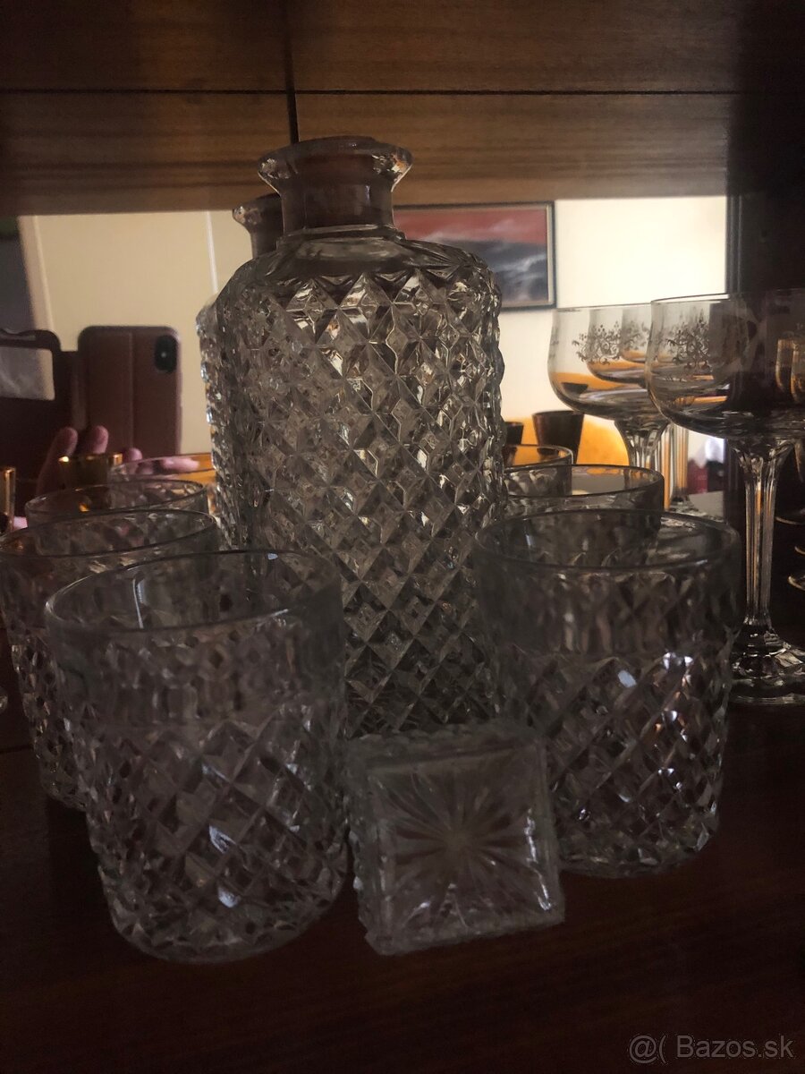 Suprava 4 poharov s flasou