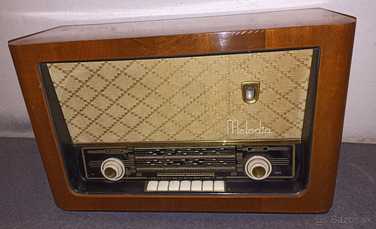 Staré retro rádio Tesla Melódia 527A