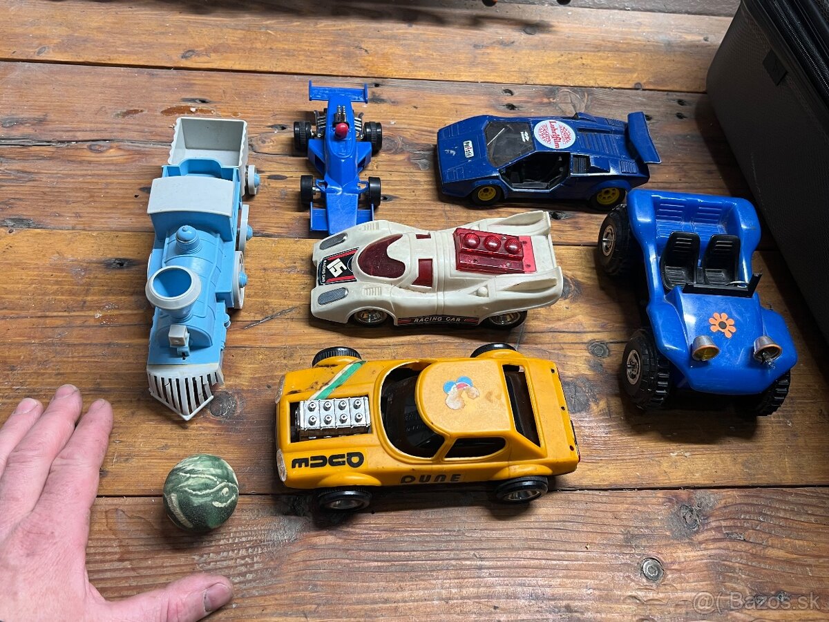 Staré autíčka 6 kusov + skákavka loptička