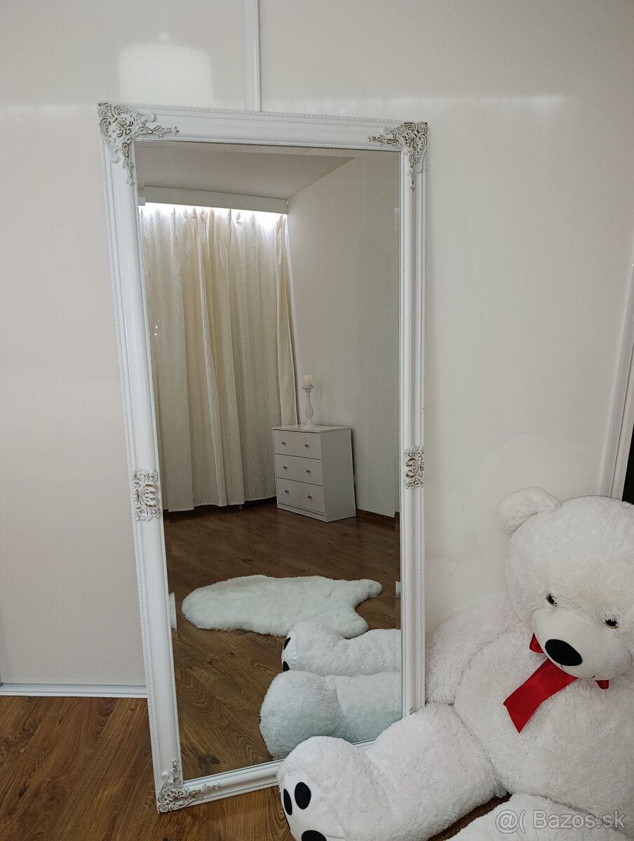 Veľké zrkadlo na stenu