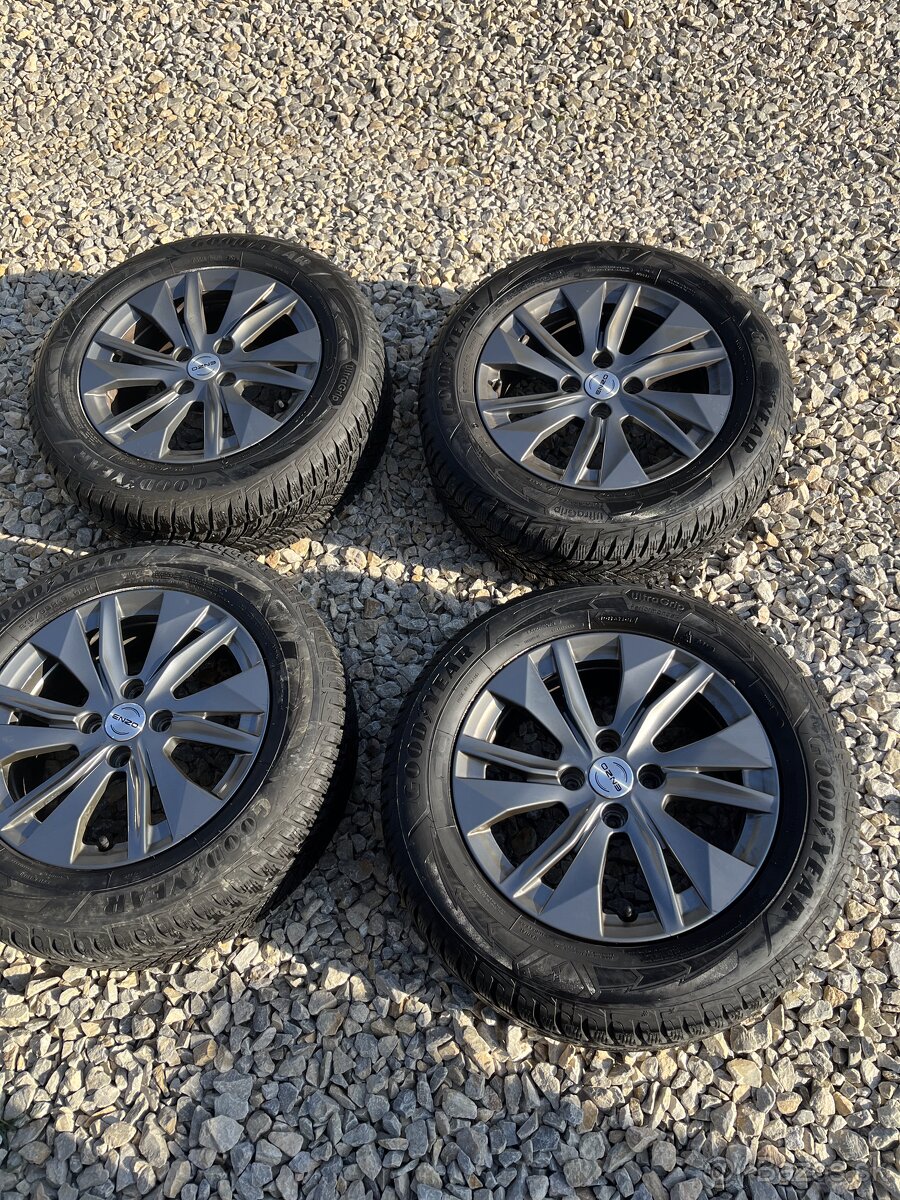 Komplety Good Year Ultra Grip 215/60R/16 99H