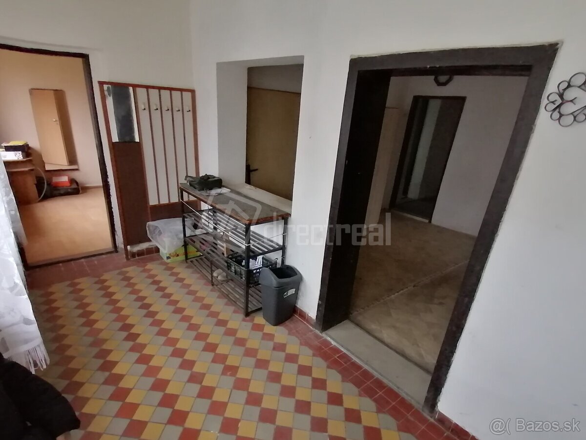 Rodinný dom na priestrannom pozemku 3 520 m² v Jatove