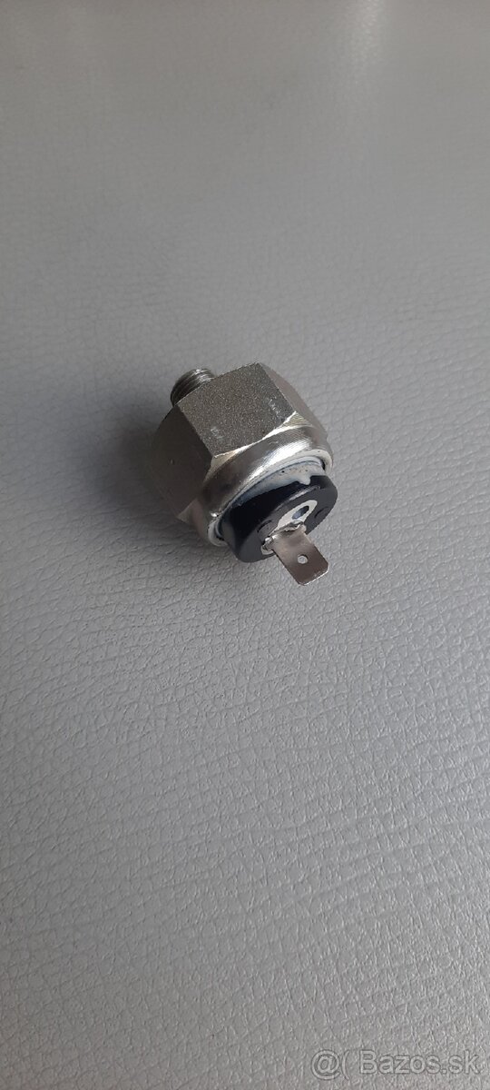 Čidlo tlaku oleja škoda 1000mb 100l 110l 105l 120l 125l