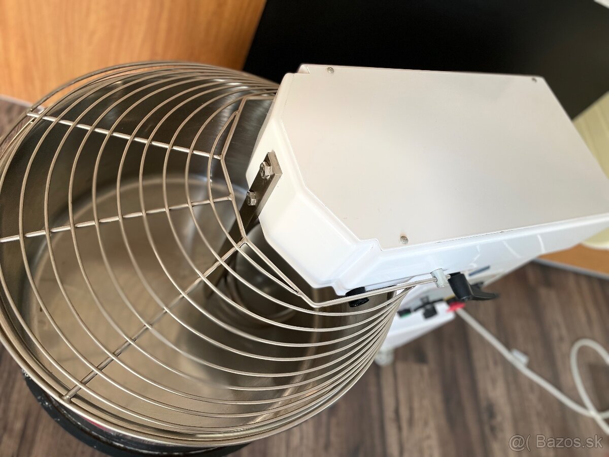 Predám miesič na cesto,cesta 53litrov