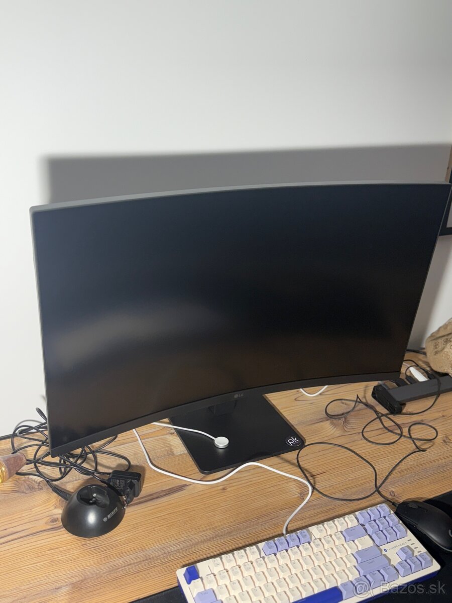 Monitor zaobleny 31,5" LG 32MR50C-B