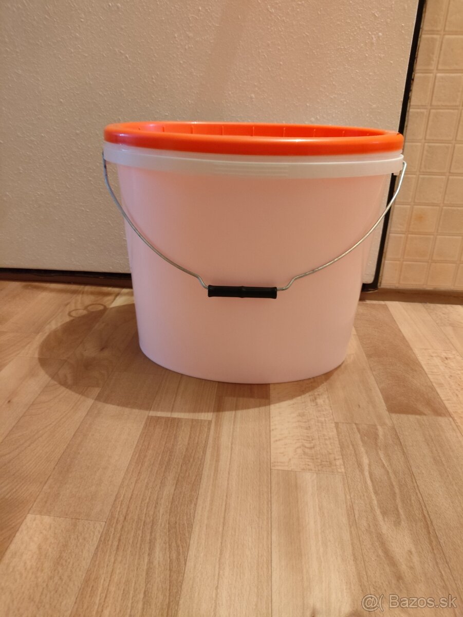 plastové vedrá