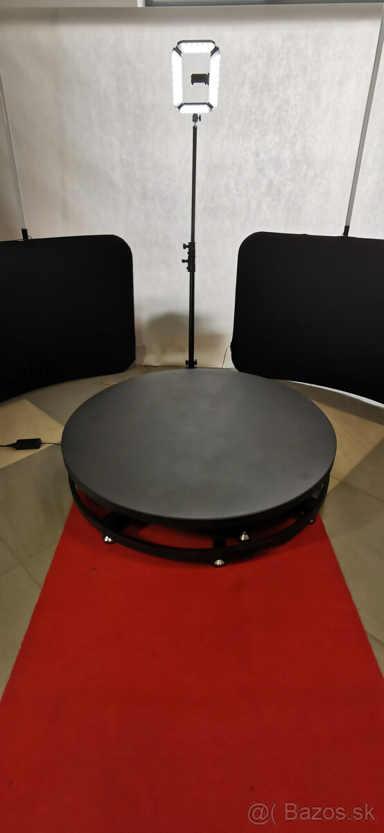 Fotokutik s rekvizitami Fotobudka 360 VideoBudka DOBIERKA
