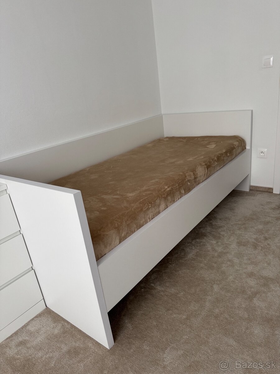 Posteľ biela