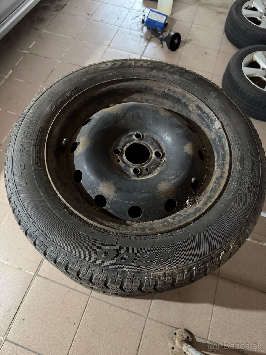 Predám Zimne gumy 165/65/R15 + plechové disky