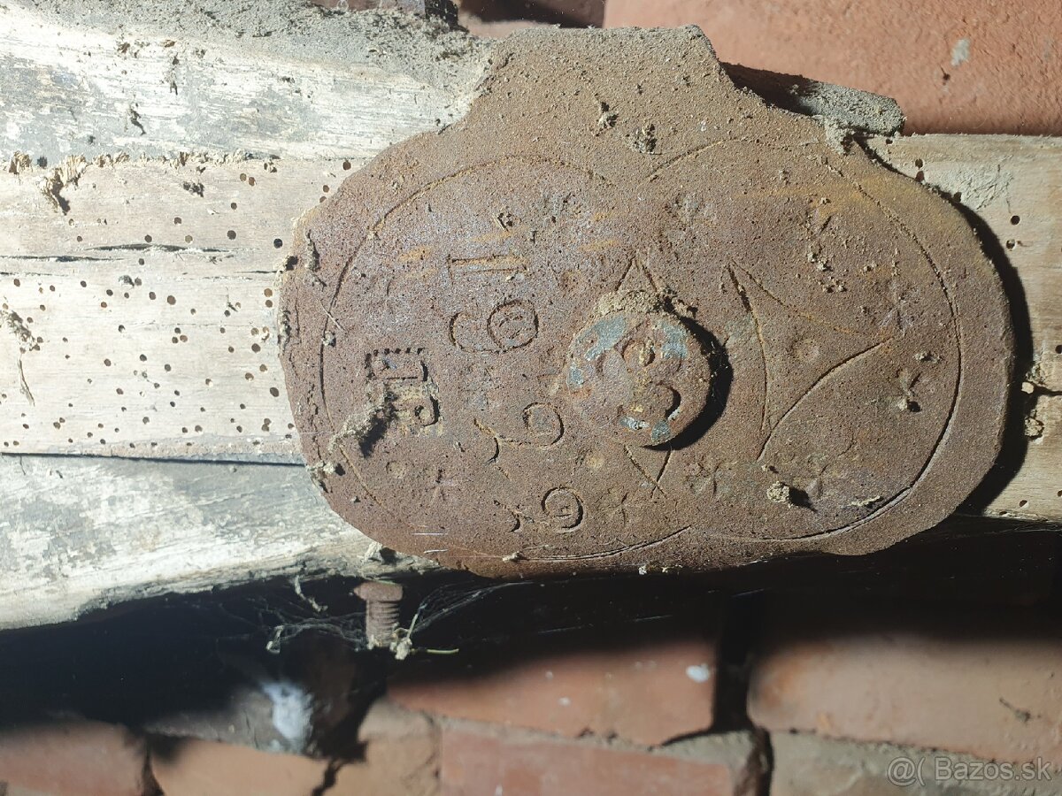 Predam 103 ročné drevene oje z voza z s kovanim z roku 1922.