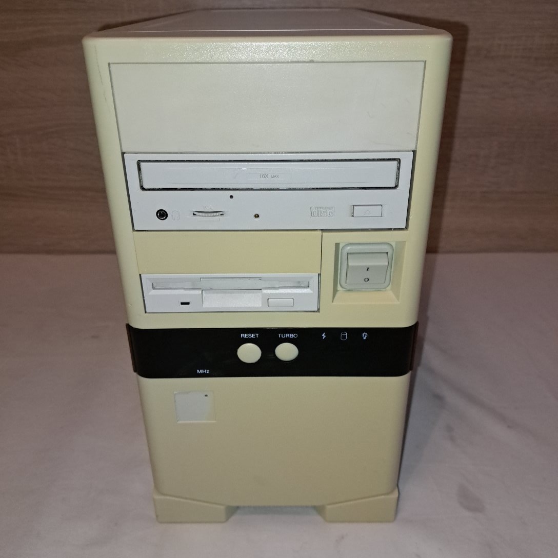 stary pocitac AMD 486dx4 100