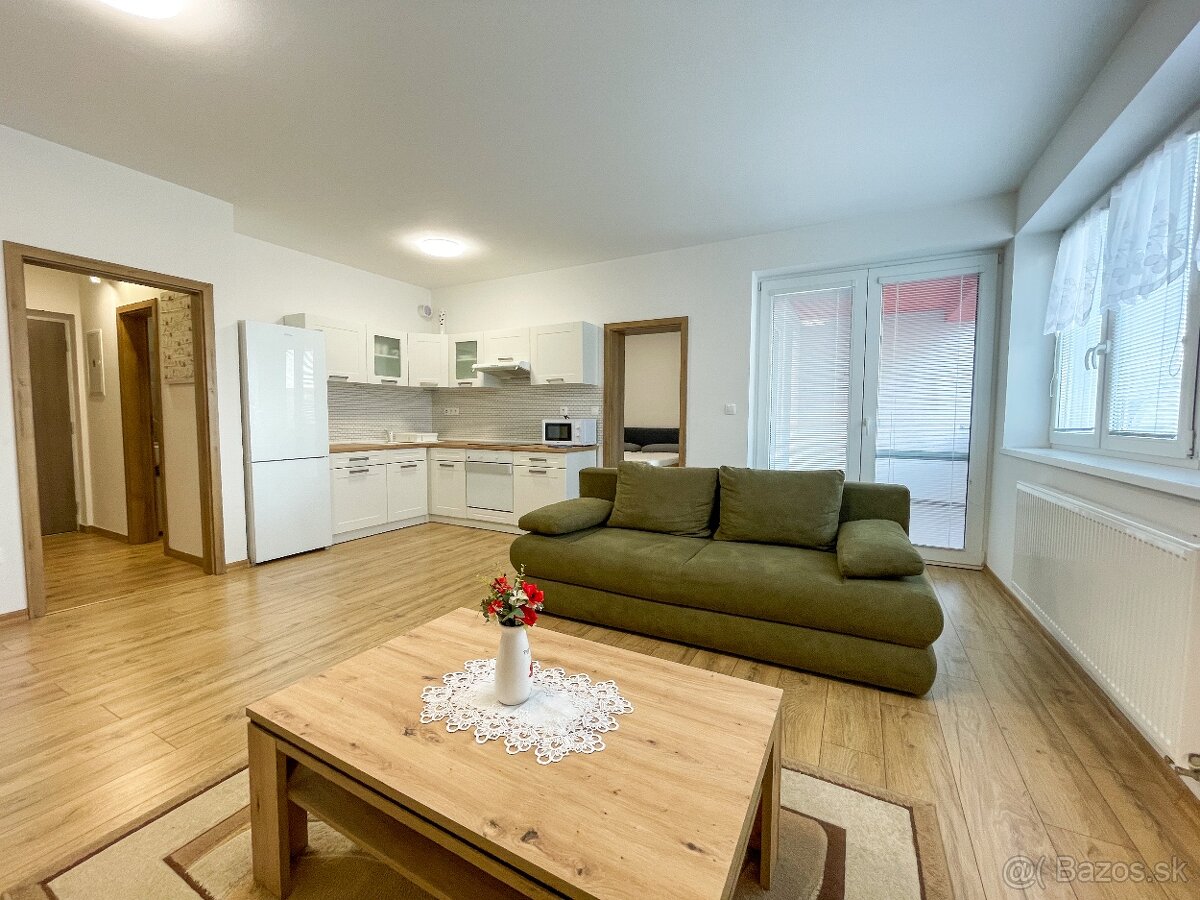 Dvojizbový byt s balkónom na prenájom, Vráble