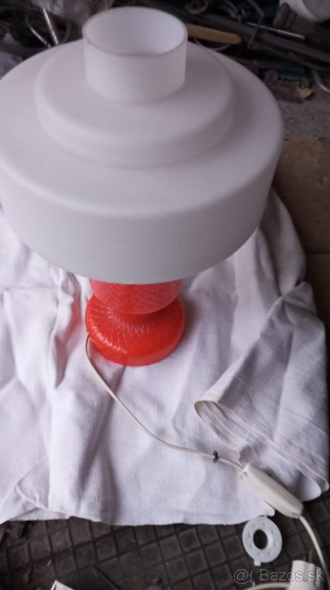 Stará nočná lampa.