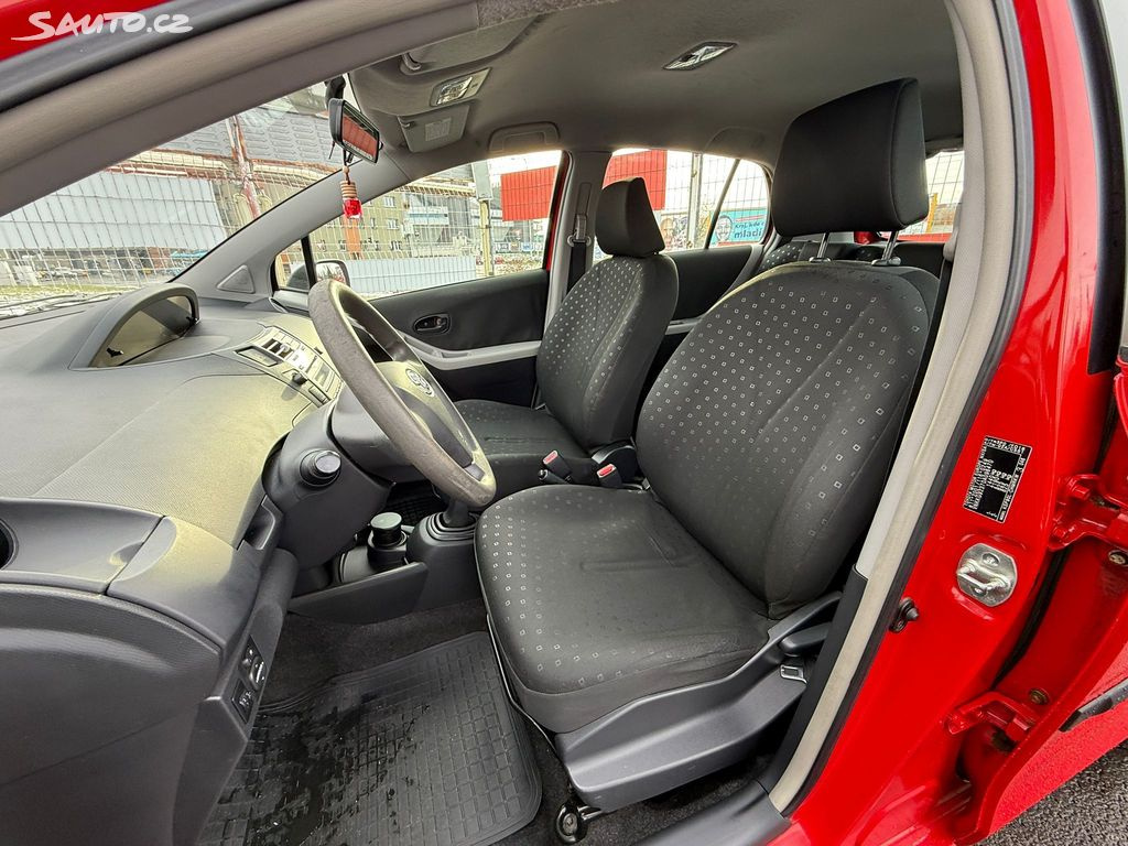 Prodám Toyota Yaris 1.0 VVT-i