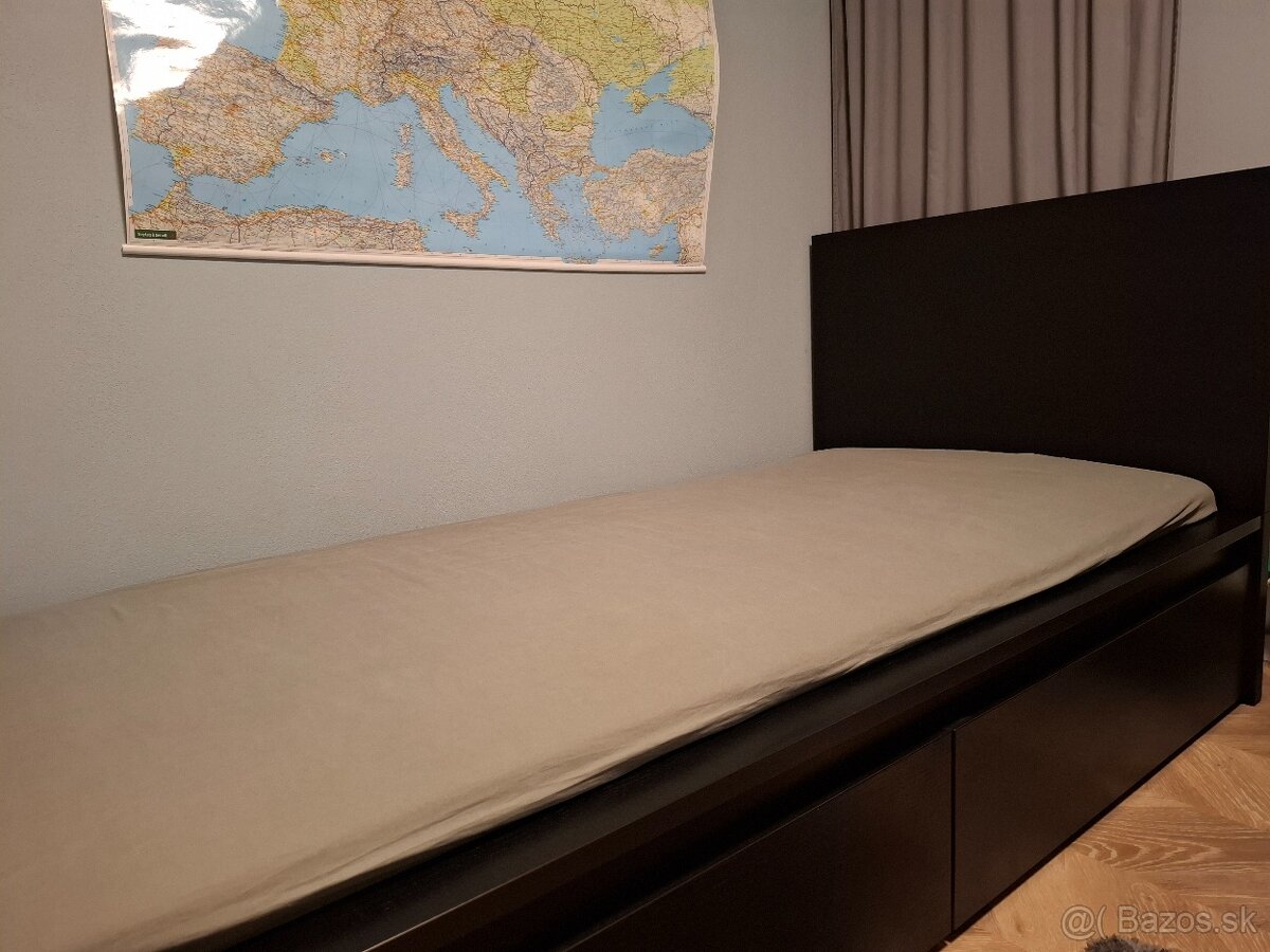 posteľ Malm