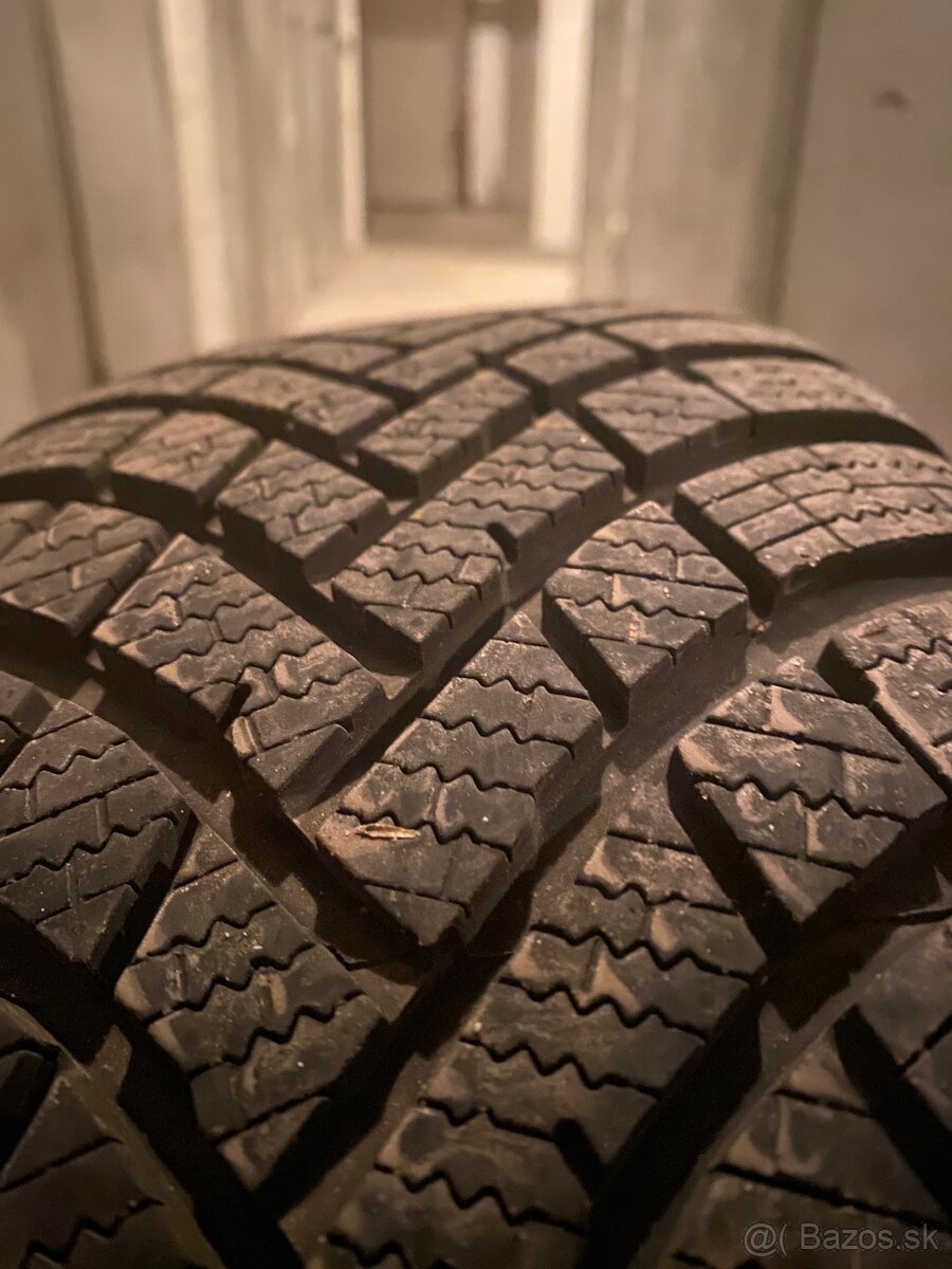 Pnuematiky 215/60 R16