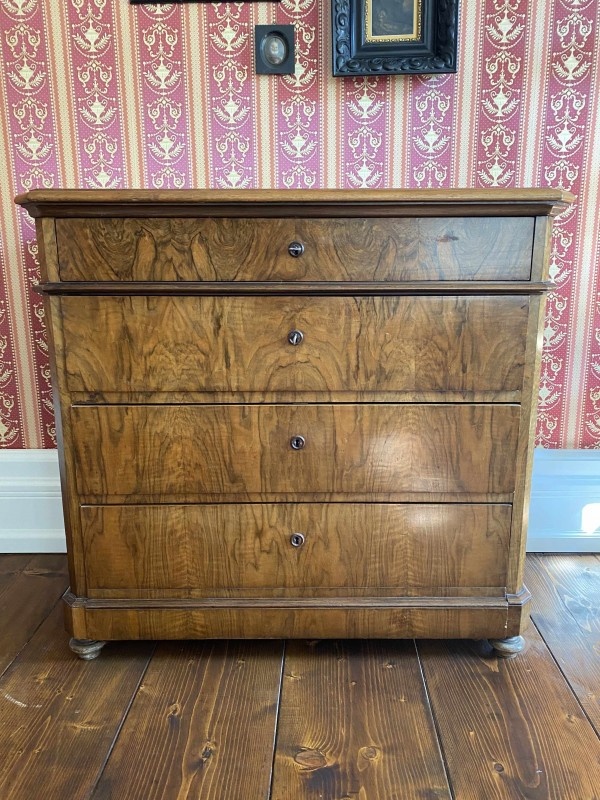 Menšia komoda biedermeier
