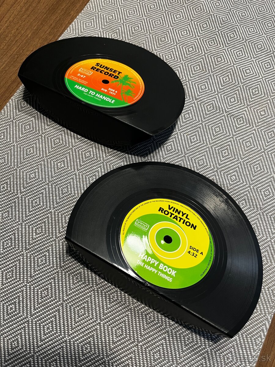 Držiak / stojan na LP platne alebo knihy