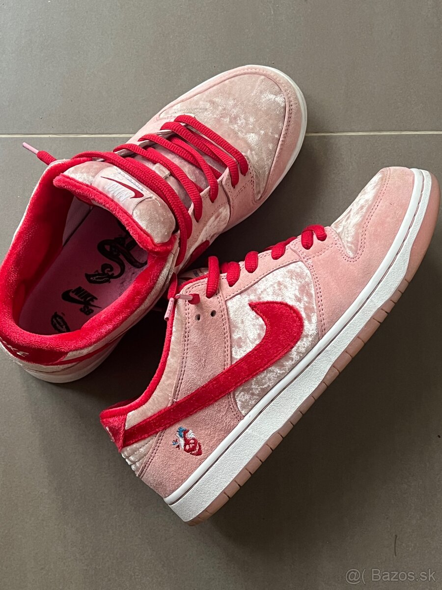 Nike dunk sb strangelove