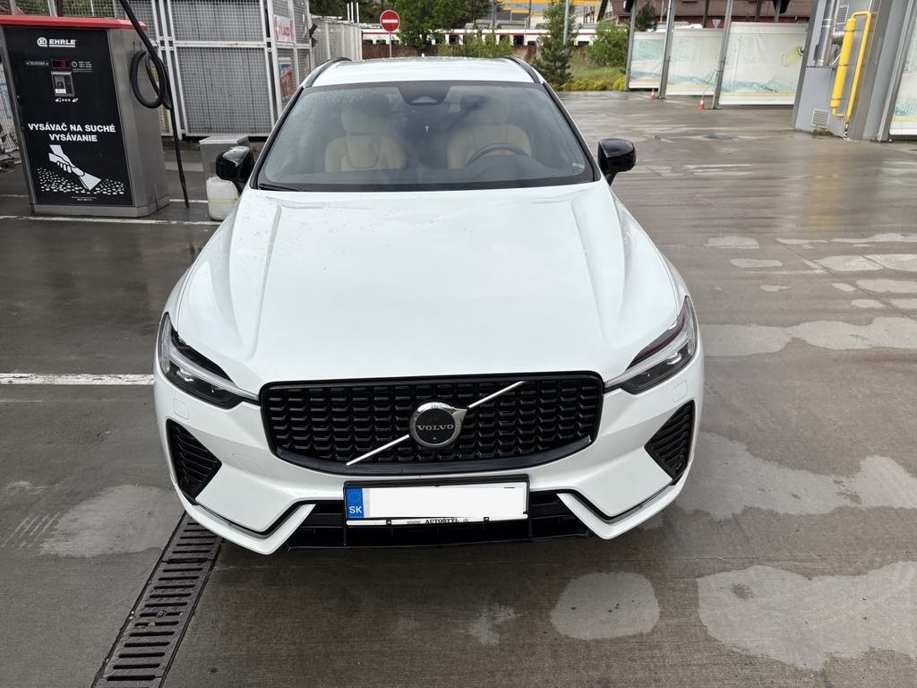 Volvo XC60 B4 145kW AWD Geartronic Plus Dark