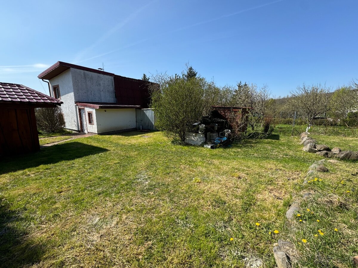 Celoročná chata, 399 m² vysporiadaný pozemok, studňa