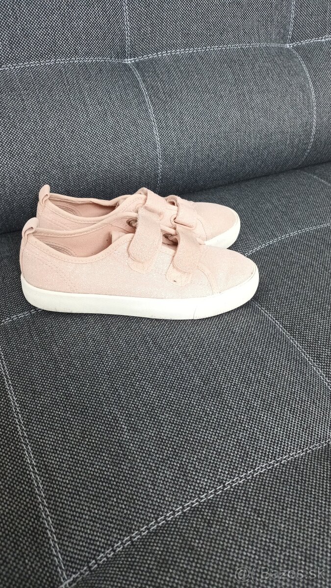 Predam Nove tenisky vel 31 HM