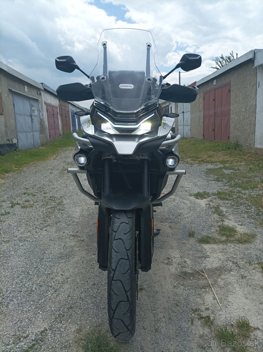 CF MOTO 800 MT