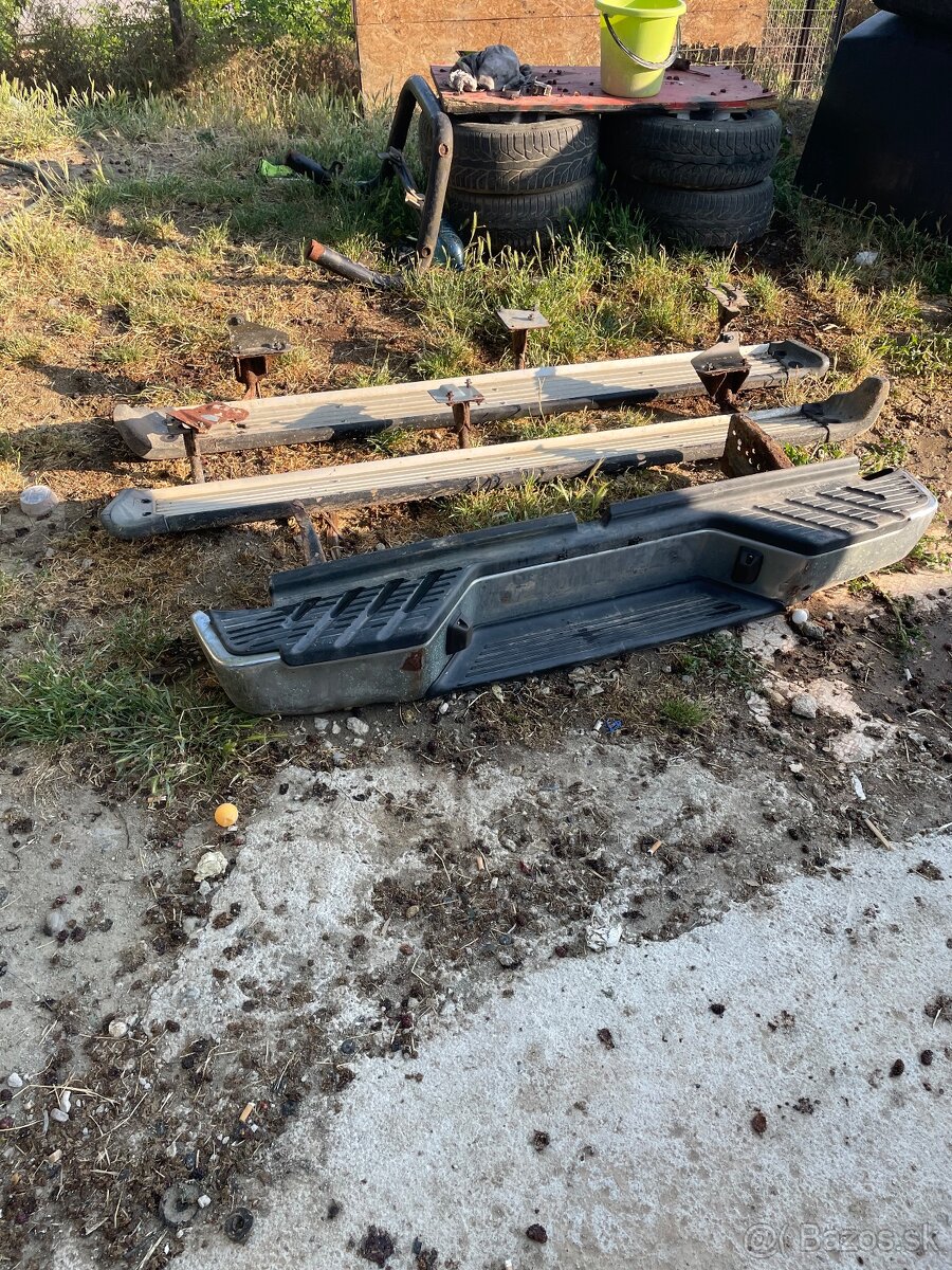 Presam naslapi a zadny naraznik na nissan navaru