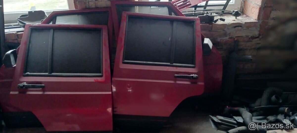 JEEP CHEROKEE XJ-4 dvere+piate dvere,nárazník,nápravy a pod
