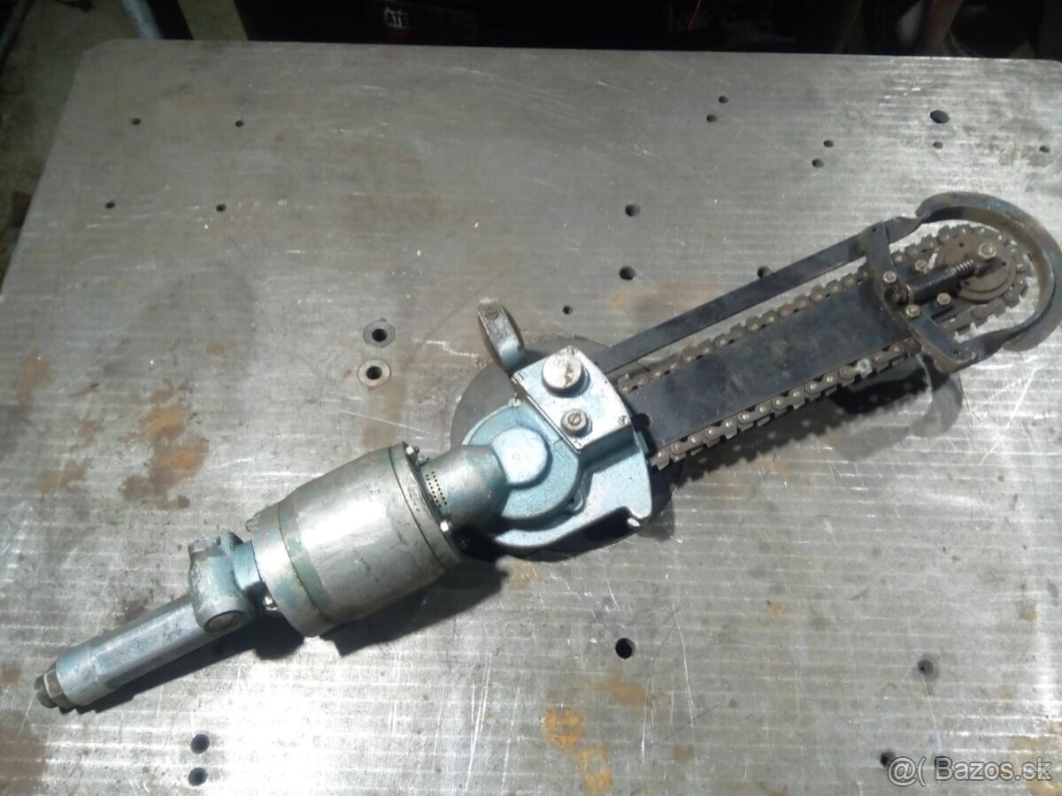 Píla pohanana stlačeným vzduchom alebo hydraulickým olejom