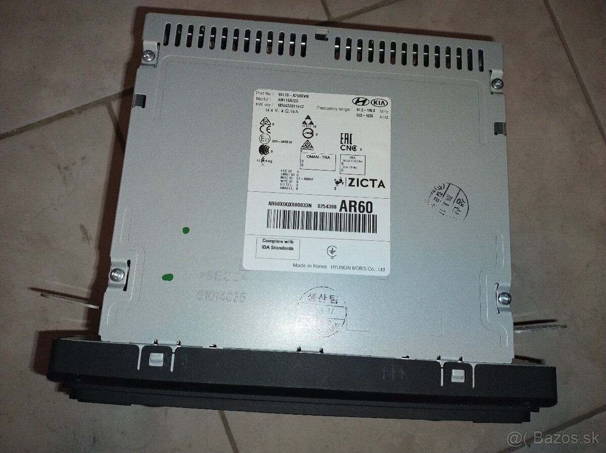 Predám originálne autorádio Kia ceed s rámikom