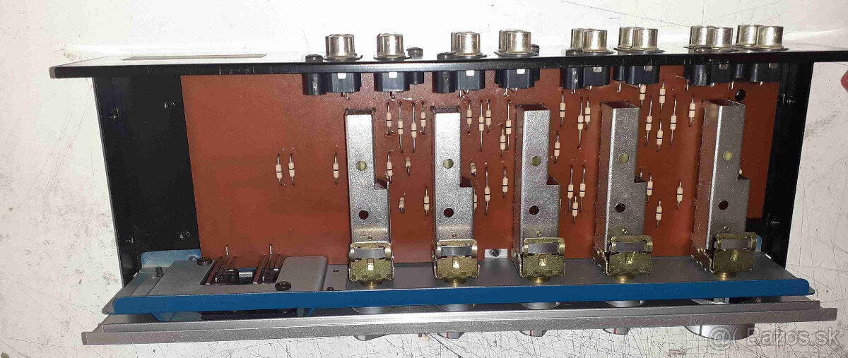 Akai DS 5 prepínač vstupov