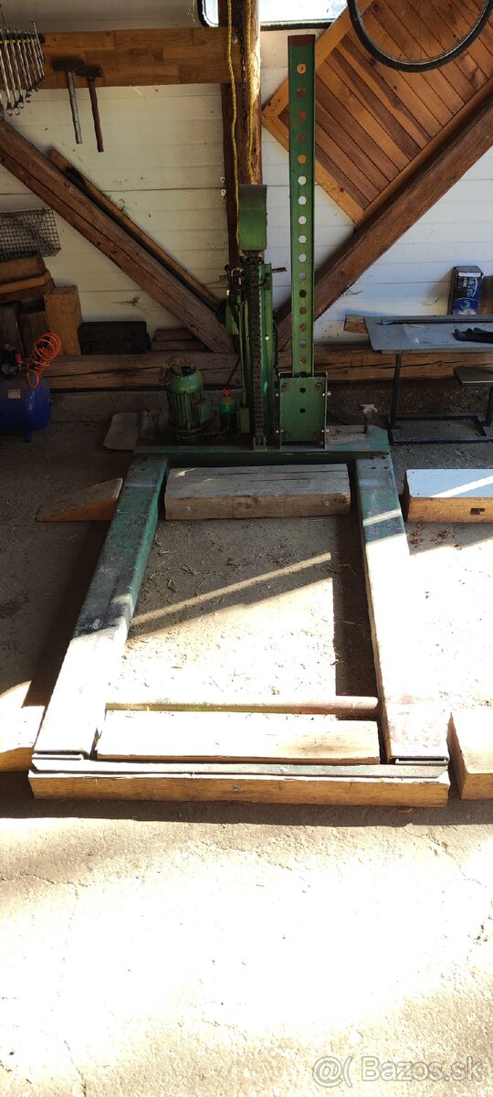 Predám nožnicový zdvihák