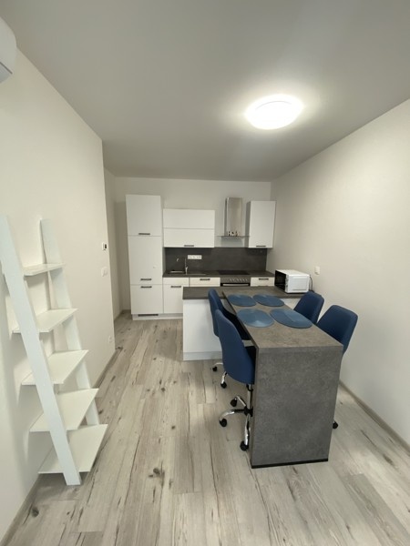Krásny zariadený klimatizovaný 2 izbový byt 75 m2, 1/1 730 €