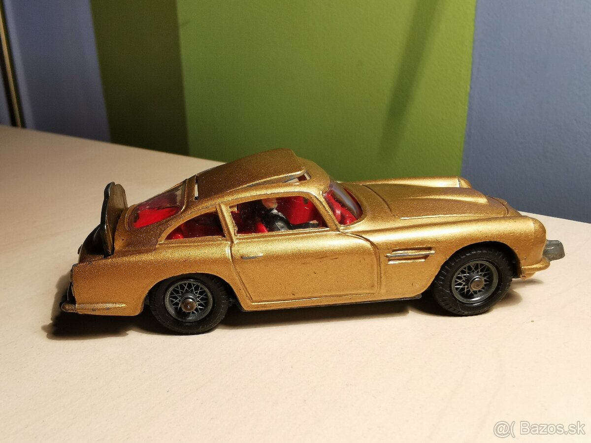Corgi toys Aston Martin DB4 James Bond 2