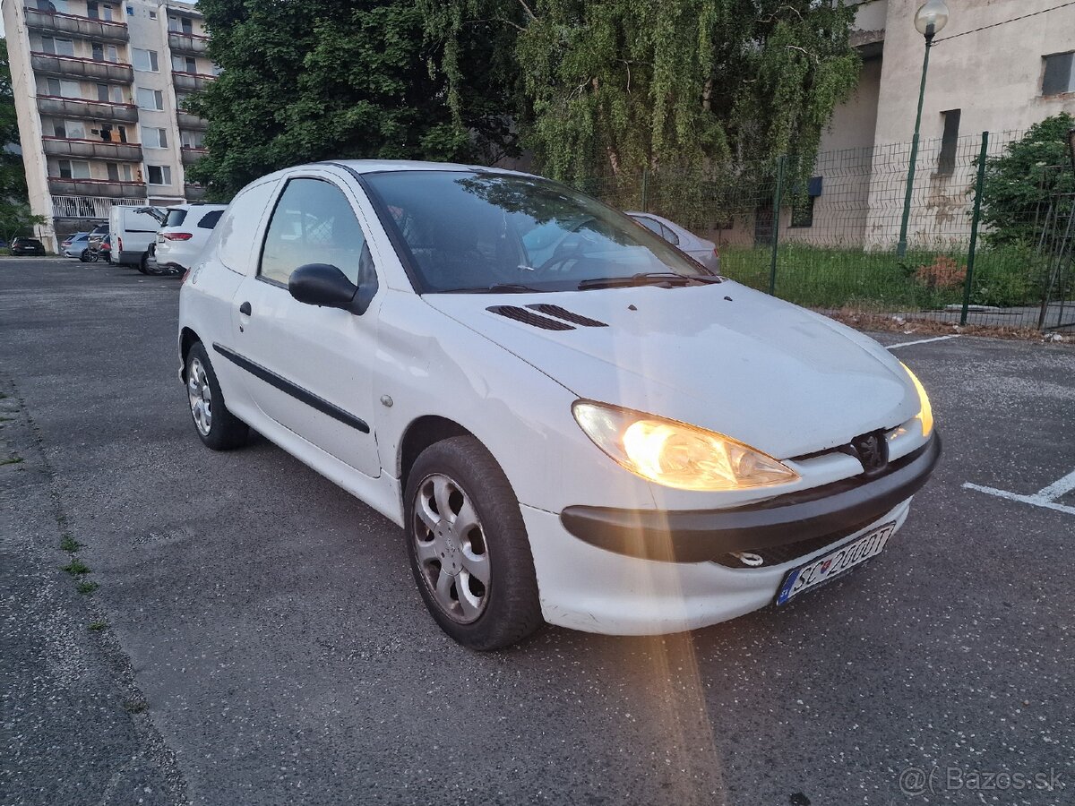 Peugeot 2 dvere 2 Sedačky