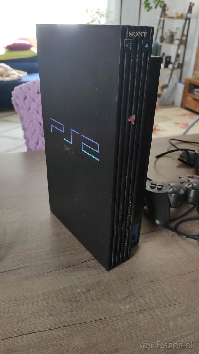 PS2 + 2 ovladače a pamäťová karta