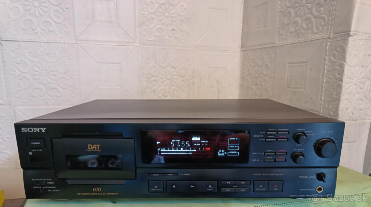 Prodám pěkný tape deck-DAT SONY DTC 670