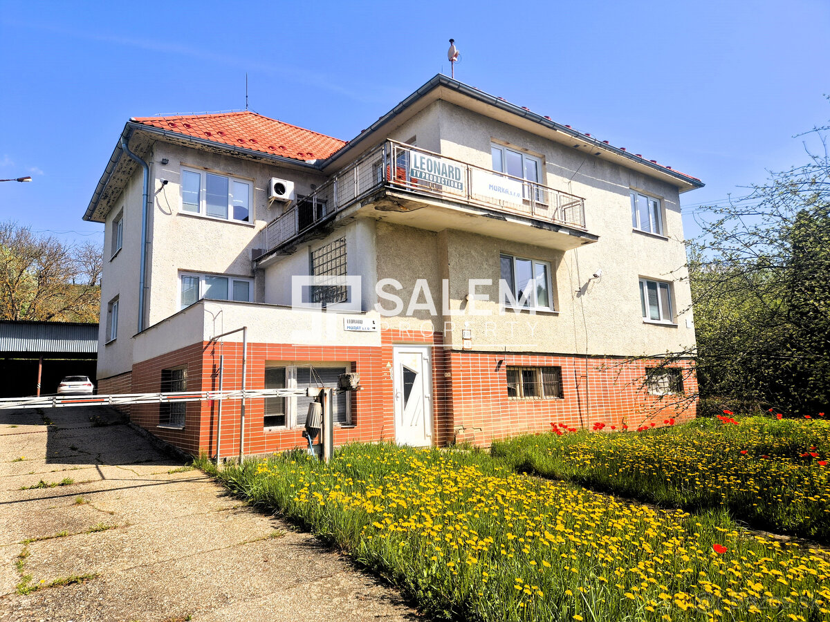 3 podlažný dom s veľkým pozemkom na Podborovej - Zvolen