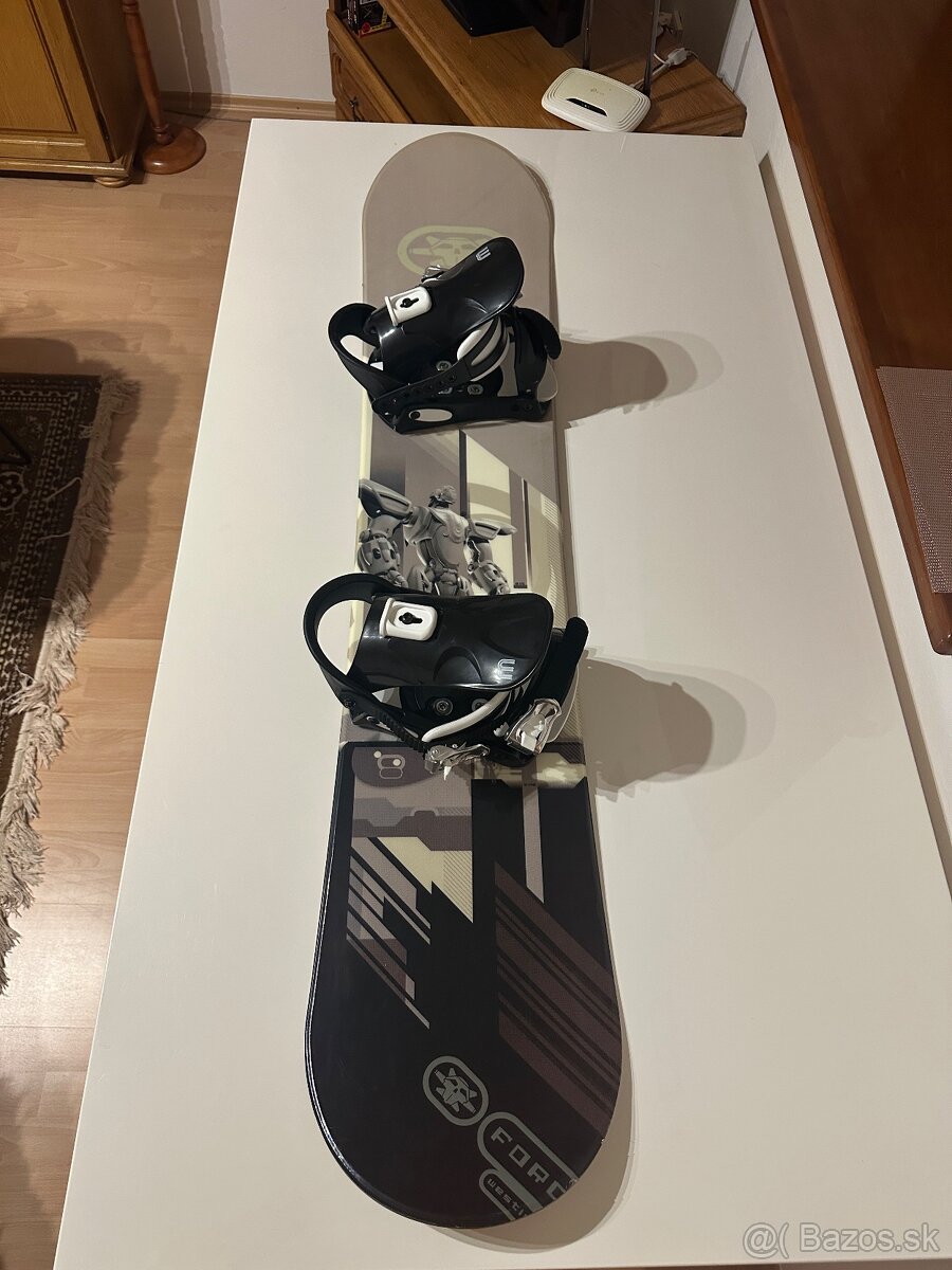 📣 Predám snowboard + viazanie + obal – 140 cm