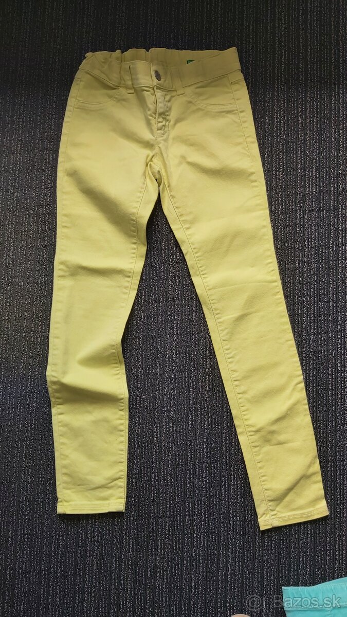 balík oblečenia nohavice, kraťasy veľ 122 134 146 156