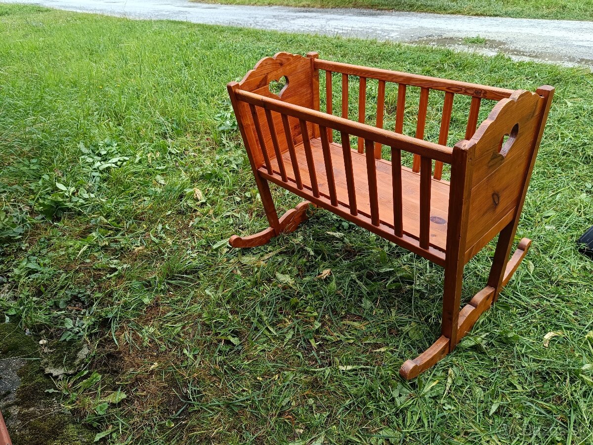 Predam drevenú detskú kolísku