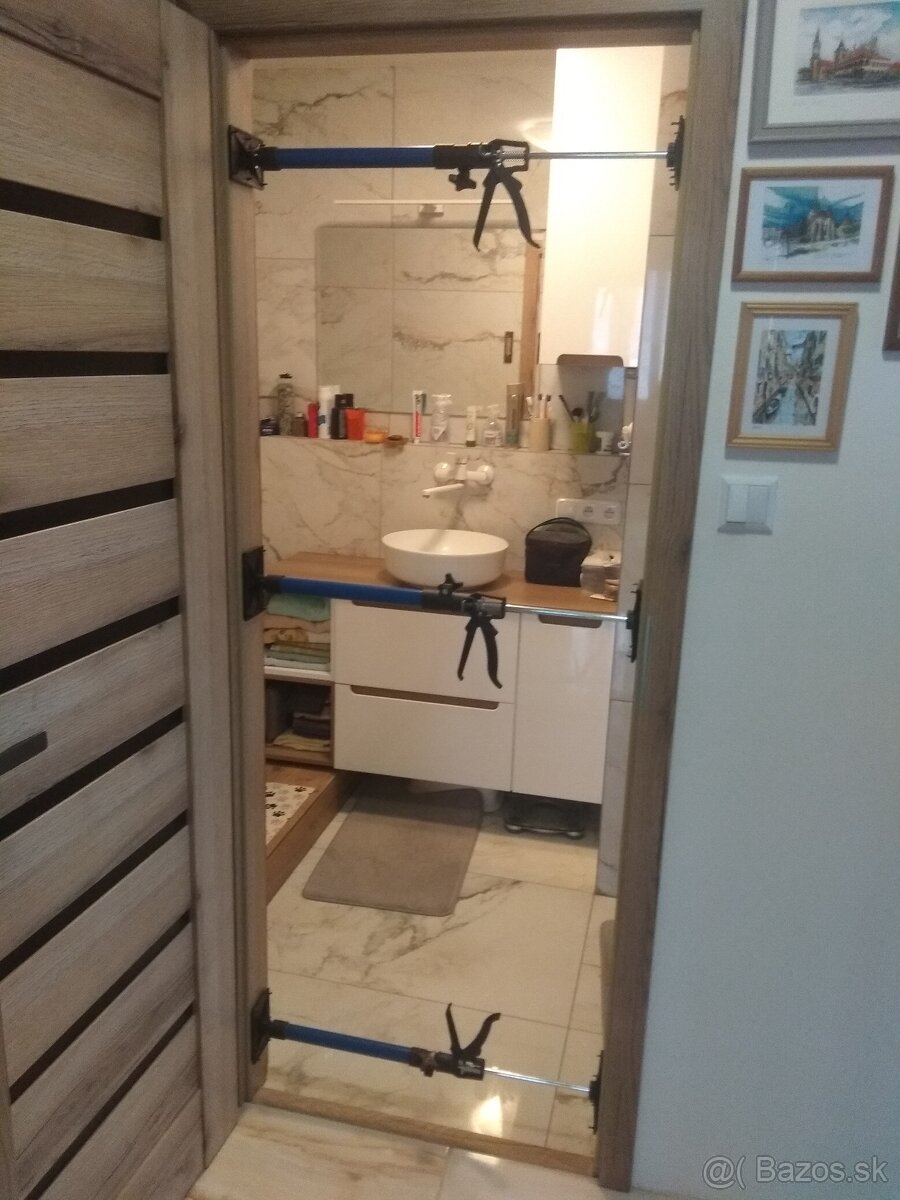 Predám rozpínacie oceľové podpery - tyče.