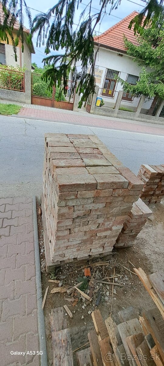 "STARÉ TEHLY"