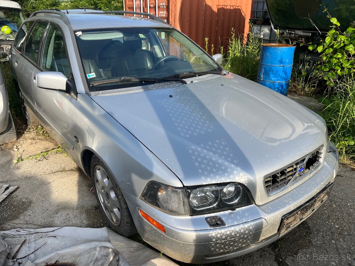 Volvo v40