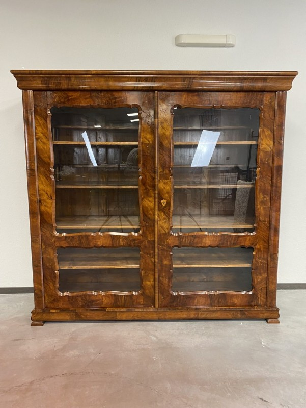 Vitríny ,knihovničky Biedermeier 19storočie