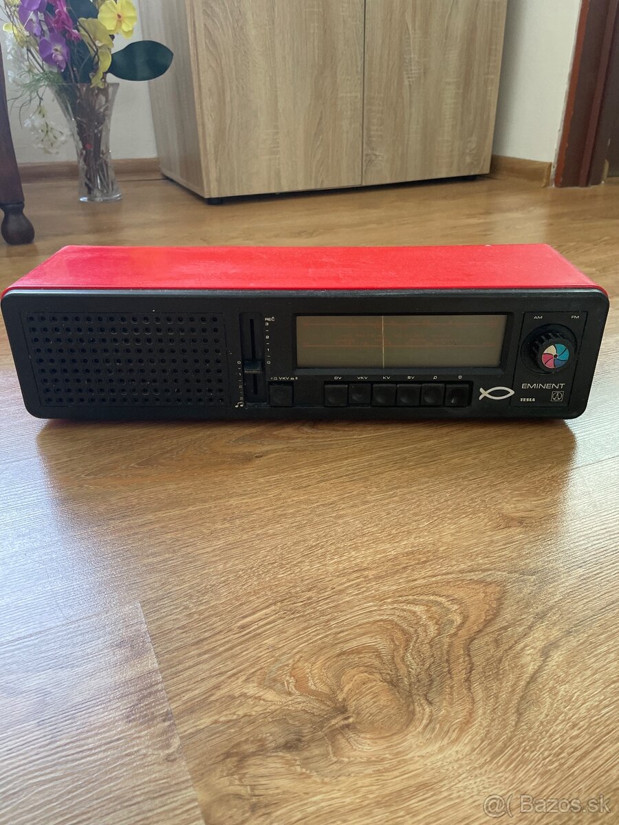 Retro rádio eminent Tesla