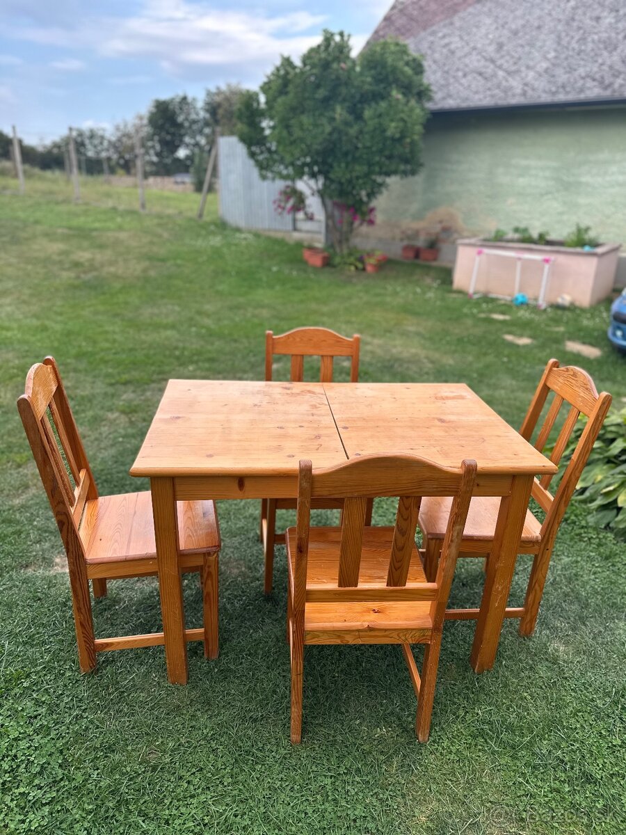 Jedálenský stôl a stoličky