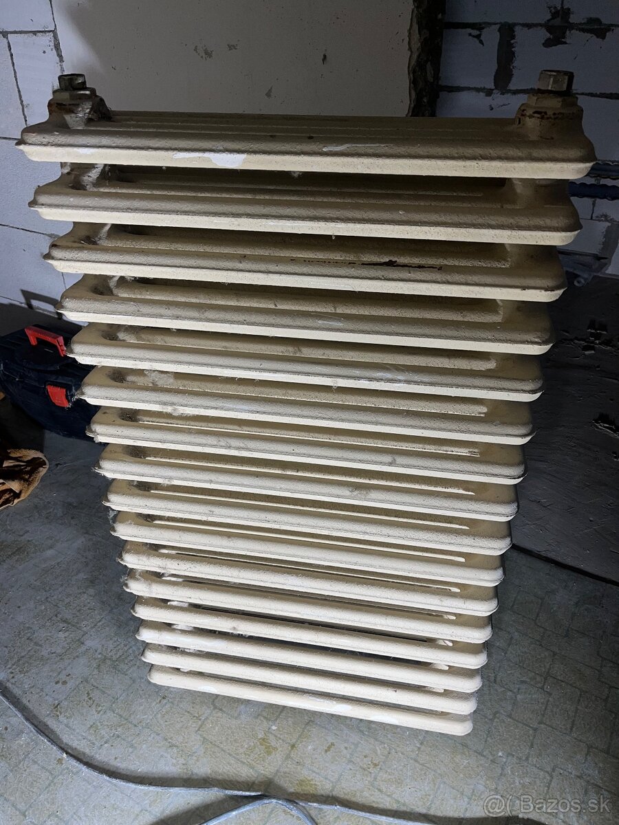 Predám liatinovy radiator
